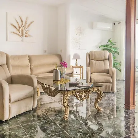 Apartamento 2 Bedroom Stunning In